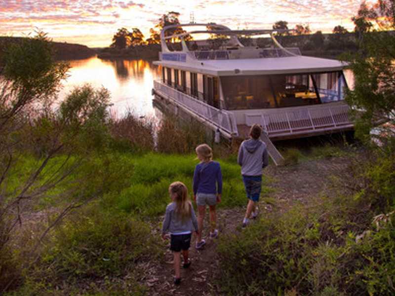 adelaide wine tour bus